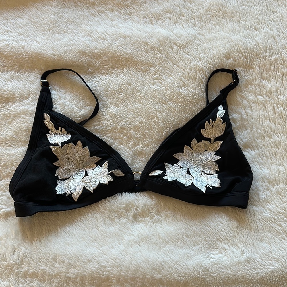 PINK Victoria's Secret Black and White Flower Bralette